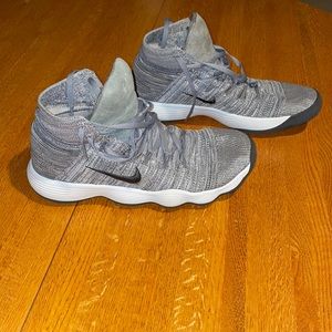 EUC Nike basketball shoes size 10.5 Mens